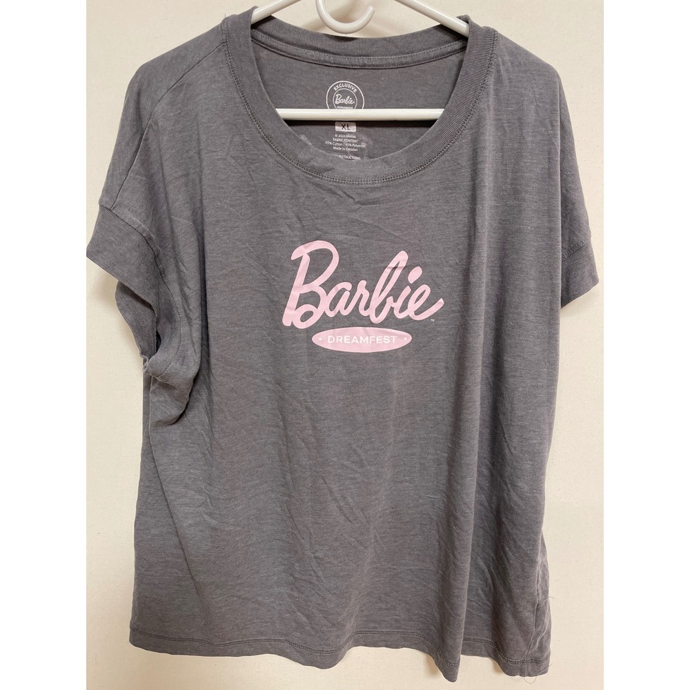 Barbie Dreamfest Exclusive Graphic T-Shirt Gray Pink Living The Dream Life XL